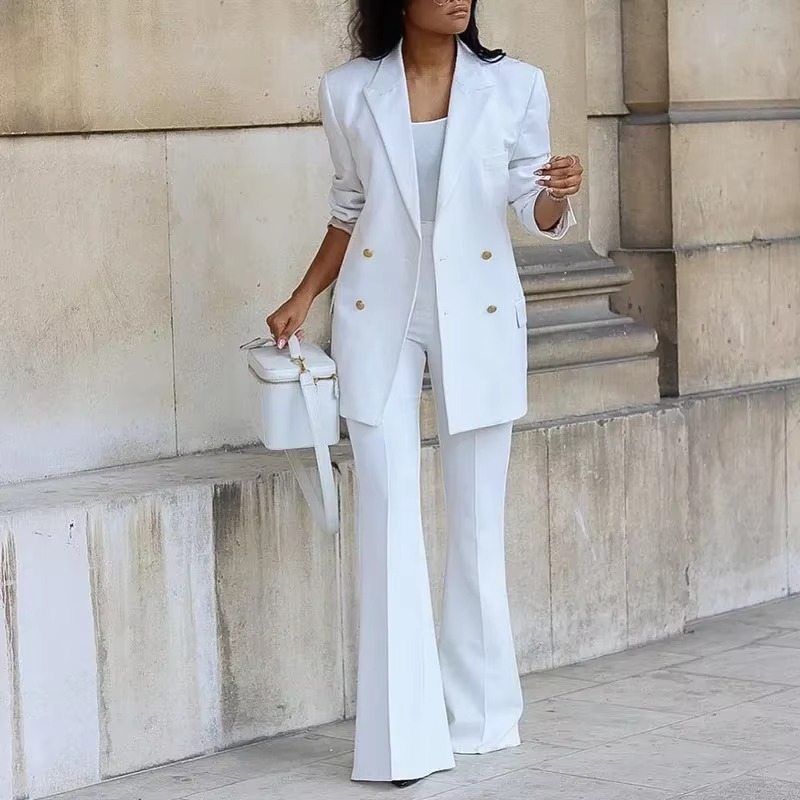 Eleganter Damenblazer mit Knopfverschluss und Schlaghose - Zweiteiliges Set für jede Jahreszeit
