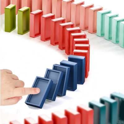 Automatischer Domino-Zug