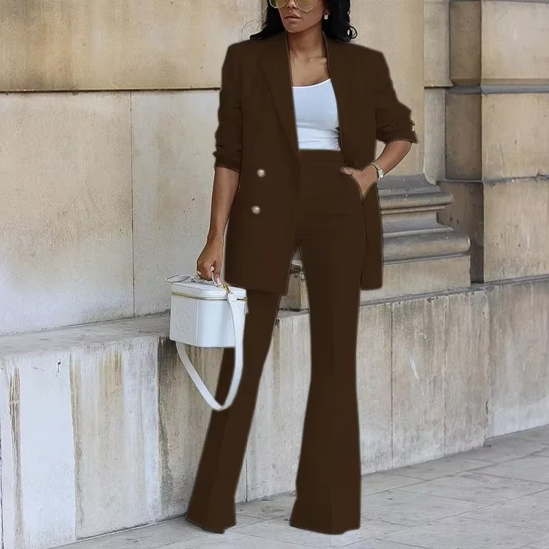 Eleganter Damenblazer mit Knopfverschluss und Schlaghose - Zweiteiliges Set für jede Jahreszeit