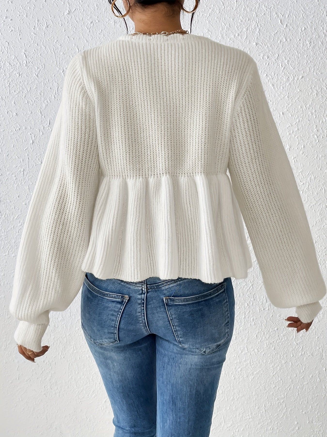 Weißer Pullover mit Volants mit Kordelzug am Saum