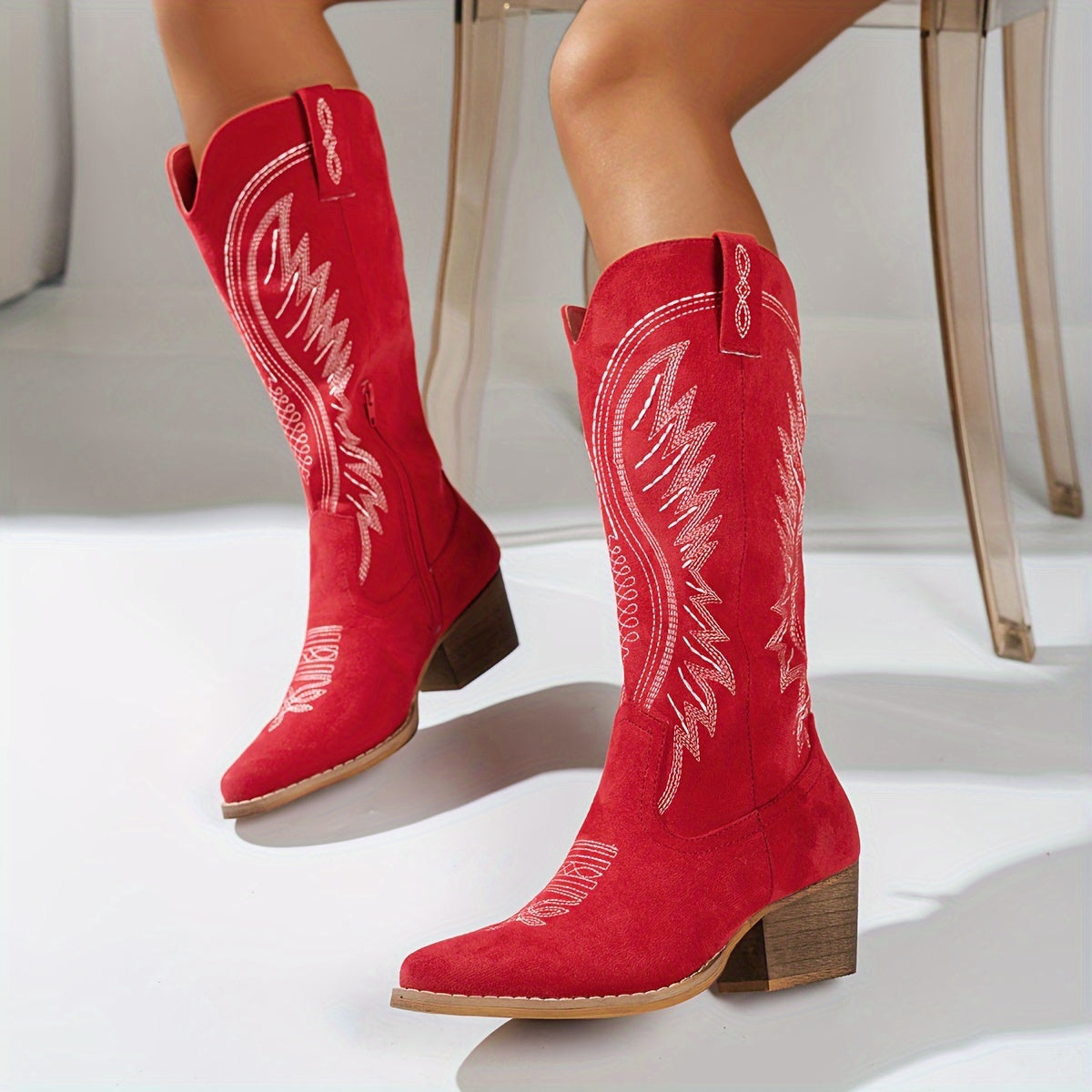 Bestickte Damen-Cowboystiefel mit spitzer Zehe und mittlerem Absatz