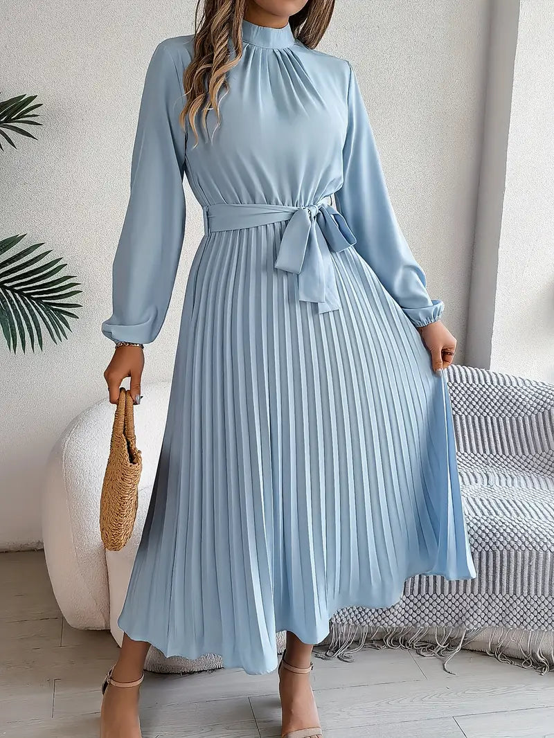 Layla - einfarbiges Kleid mit Stehkragen und plissiertem Gürtel