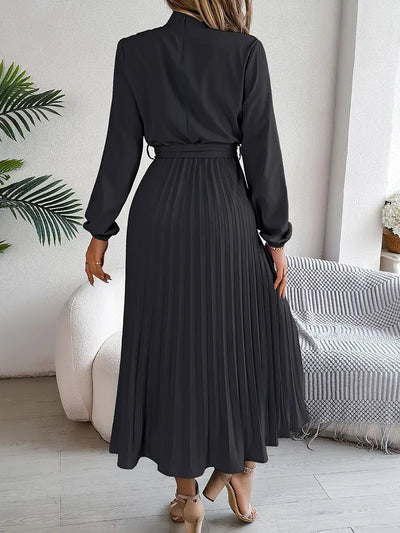 Layla - einfarbiges Kleid mit Stehkragen und plissiertem Gürtel