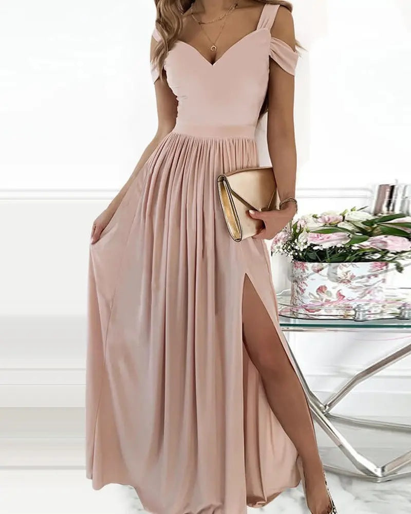 Elegantes Damenkleid mit offener Schulter und Schlitz in Maxilänge