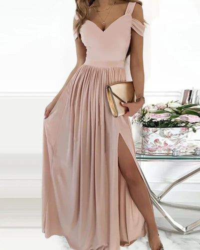 Elegantes Damenkleid mit offener Schulter und Schlitz in Maxilänge