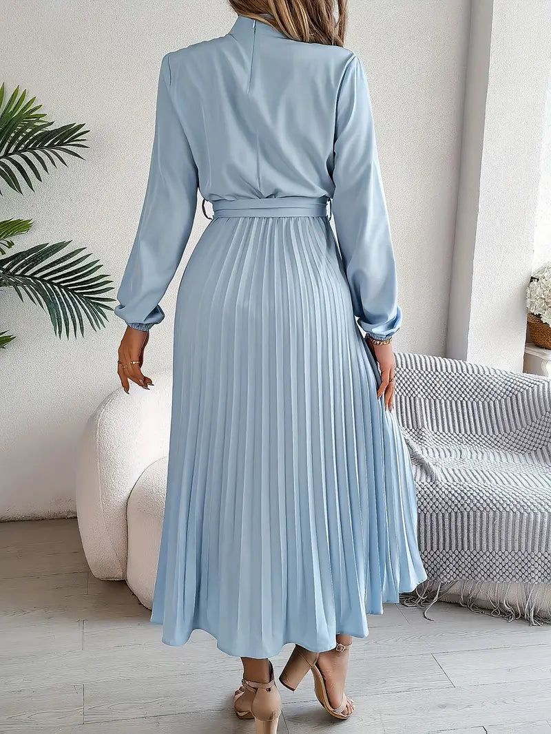 Layla - einfarbiges Kleid mit Stehkragen und plissiertem Gürtel