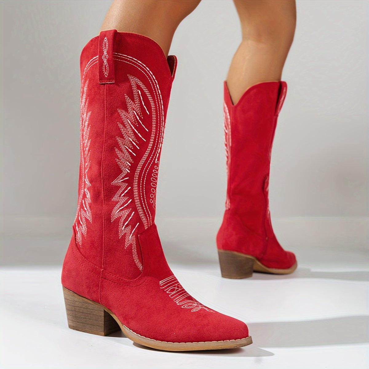 Bestickte Damen-Cowboystiefel mit spitzer Zehe und mittlerem Absatz