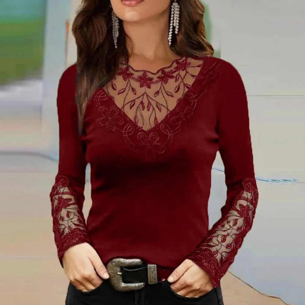 Ketty - Bluse mit V-förmigen Kanten am Hals