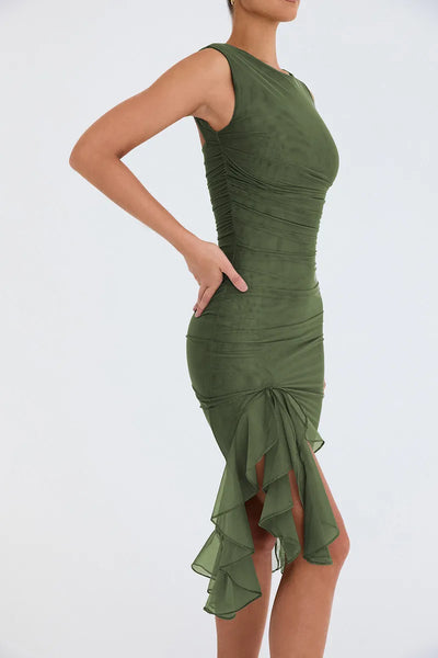 Halblanges Kleid mit unregelmäßigen Raffungen