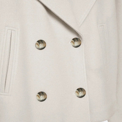 Minimalistisk, skräddarsydd damjacka - modern struktur, enkel elegans