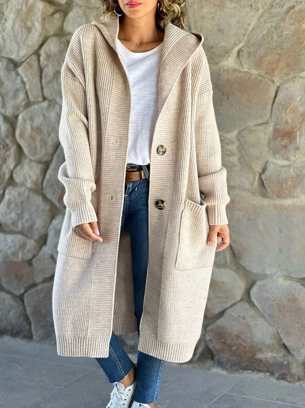Beigefarbene Kapuzenjacke aus Strick für Frauen