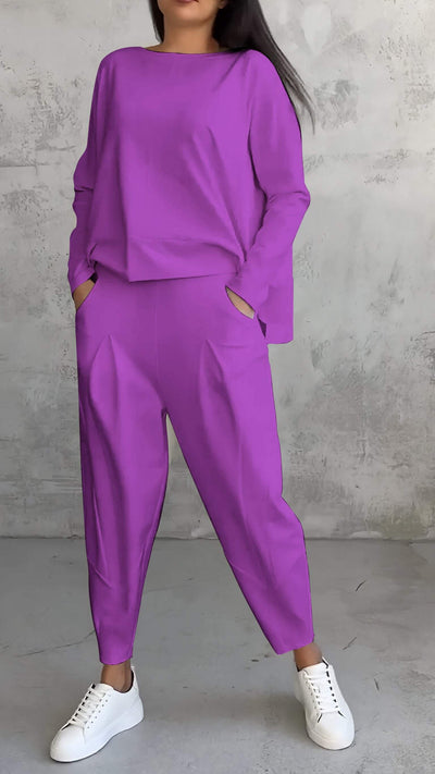 Sommerliches, lässiges Damen-Ensemble mit lockerem Pullover und schmal zulaufender Hose