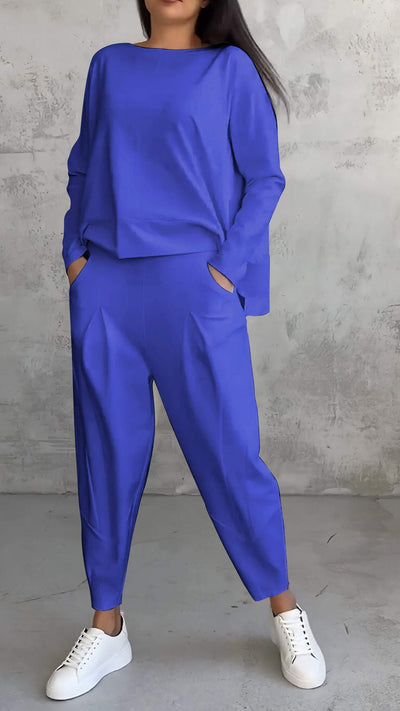 Sommerliches, lässiges Damen-Ensemble mit lockerem Pullover und schmal zulaufender Hose