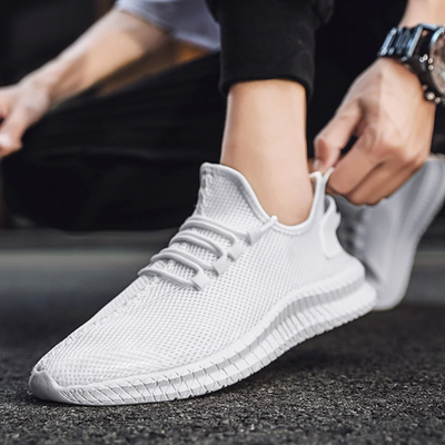 Leichte Herren-Turnschuhe mit orthopädischem Fußbett