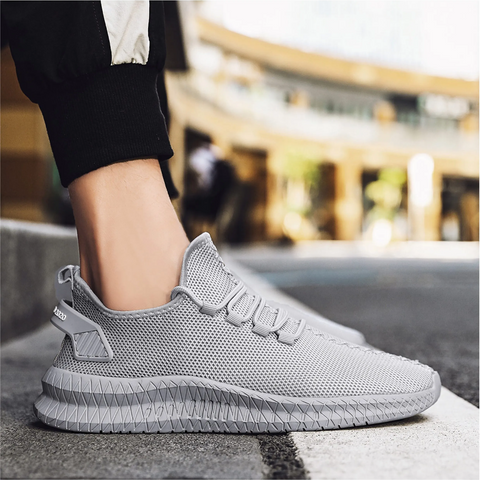 Leichte Herren-Turnschuhe mit orthopädischem Fußbett