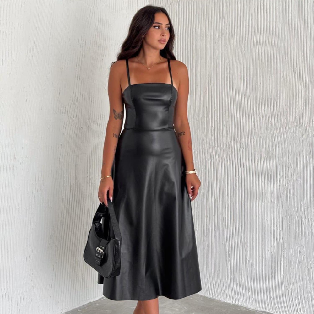 Midikleid aus schwarzem PU Leder mit Spaghettiträgern